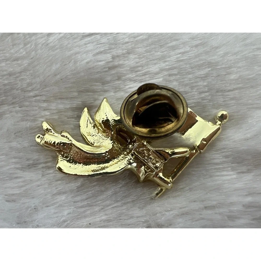 GiGi pin brooch